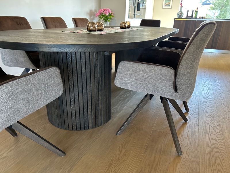 Sophisticate Ø135 Rundt Spisebord heltre røkt eik | med uttrekk